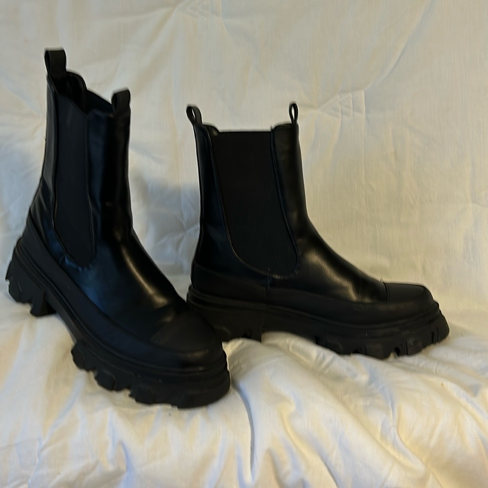 Women’s platform boot by PORTLAND size 6 1/2